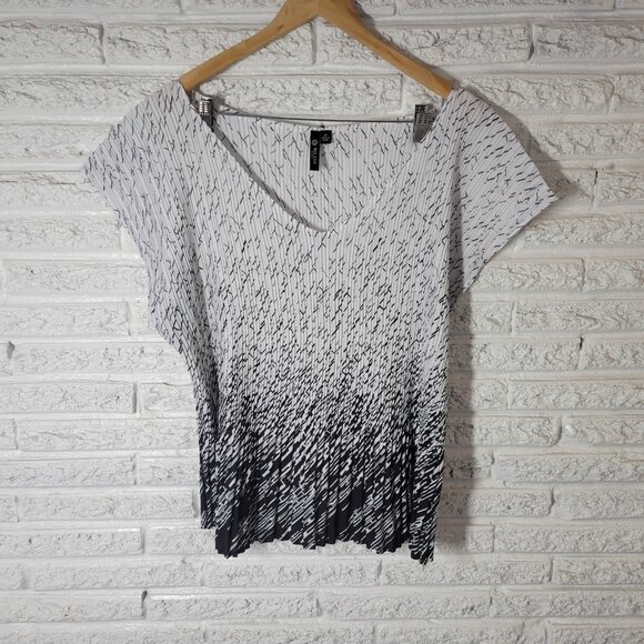 Milano Tops - Milano Women's 3X Plus Top Blouse Black White Geometric V-Neck GEO117E